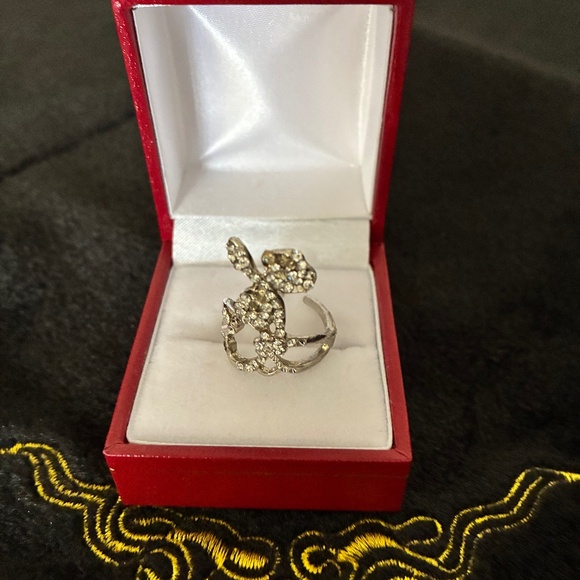 Oh so cute Mickey Mouse ring - Picture 1 of 4